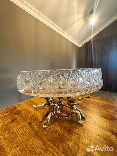 Большая хрустальная ваза для фруктов на ножке