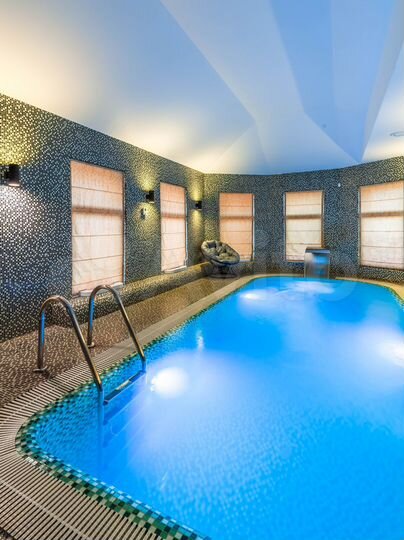 Коттедж 300 м² на участке 10 сот.