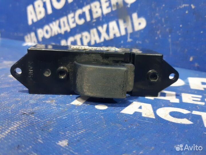 Кнопка стеклоподъемника Mitsubishi Lancer 9 седан
