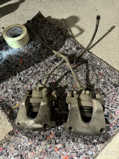 Суппорт тормозной передний Renault Sandero Stepw