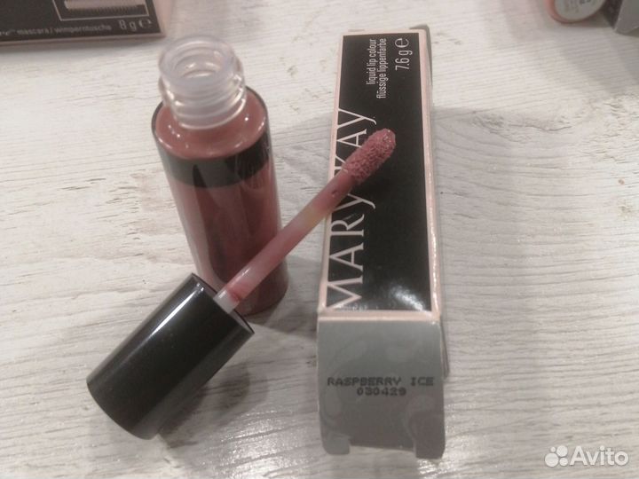 Блески и помады для губ Mary Kay