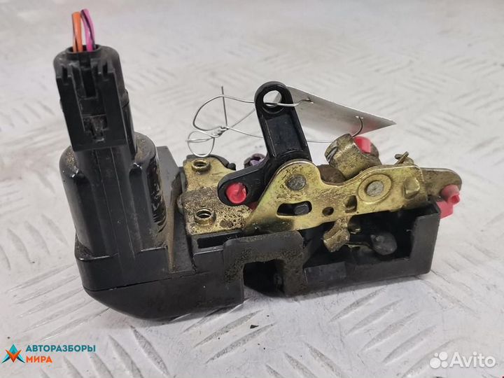 Замок двери передней правой Jeep Cherokee XJ 2000