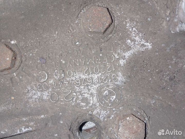 Кулак передний левый на BMW 3 Е90