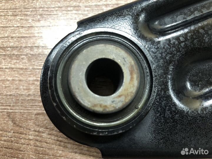 Кронштейн опоры двигателя Mazda 3 BK 2002-2008