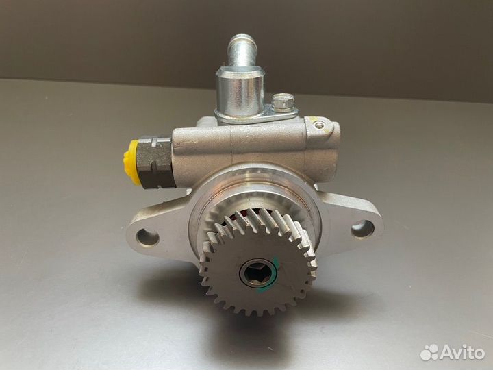 Насос гидроусилителя Toyota Land Cruiser 200 4.5TD