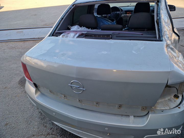 В разборе Opel Astra H седан 1.6