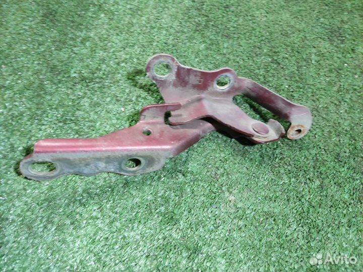 Петля капота правая Toyota Corolla E120