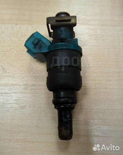 Форсунка топливная VW Passat B5 ADR