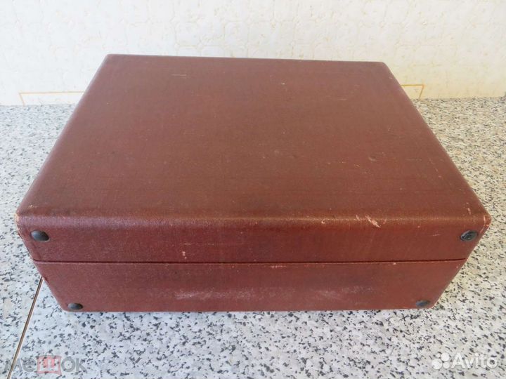 Патефон красный подарок