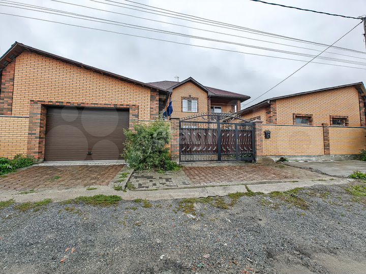 Коттедж 292,6 м² на участке 8 сот.