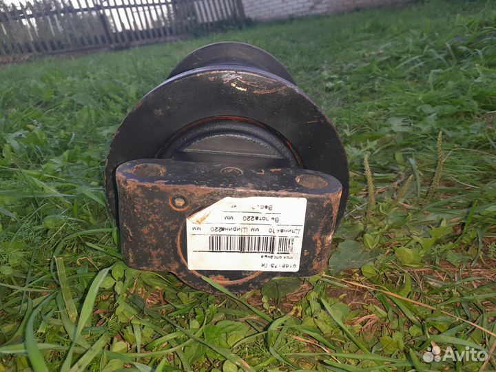 Опорный коток Hitahi 330