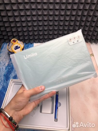 Планшет с клавиатурой и стилусом