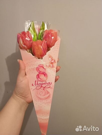 Букеты из леденцов на 8 марта для женщин и девоче