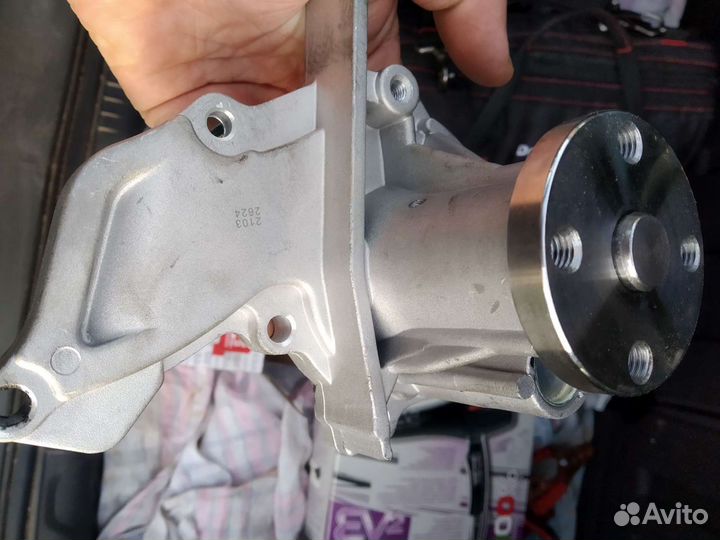 Помпа, водяной насос Ford