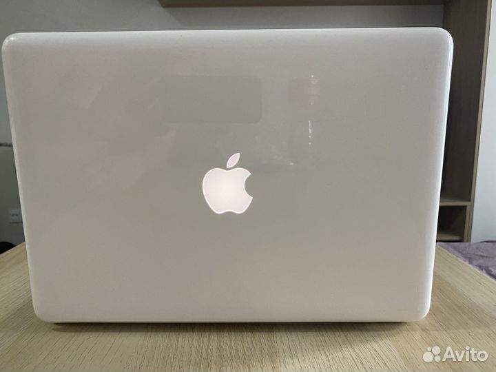 Apple MacBook