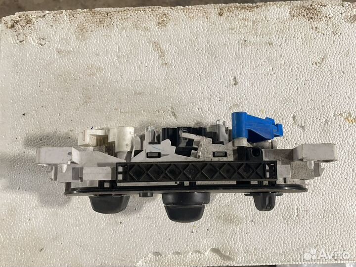 Блок управления отопителем Renault 6001551698