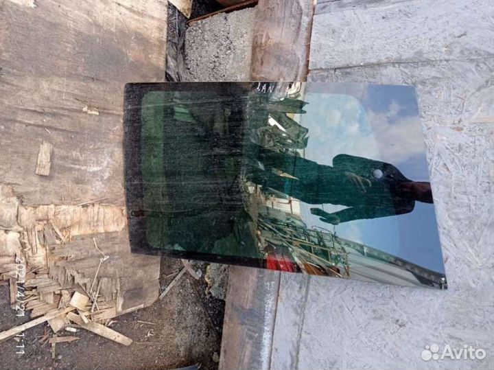 Стекло кузовное боковое левое Lancia Phedra 2005г