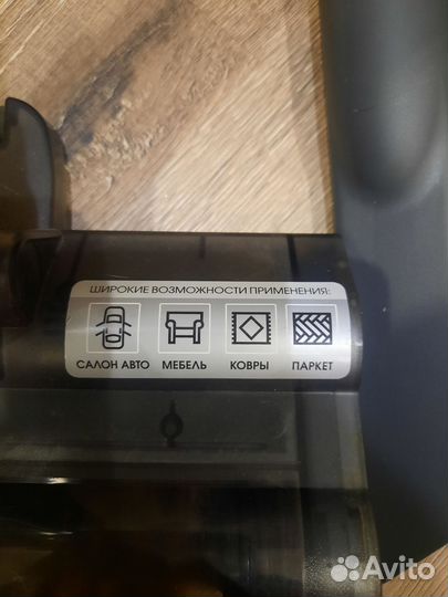 Вертикальный беспроводной пылесос redmond