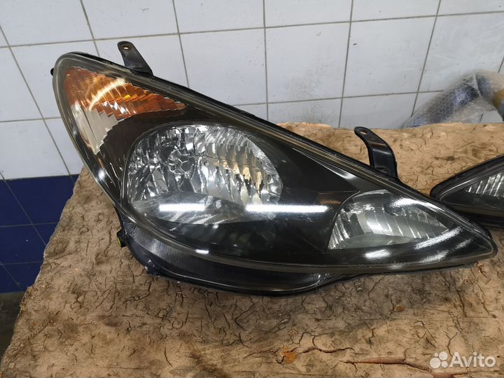 Фары Toyota Estima