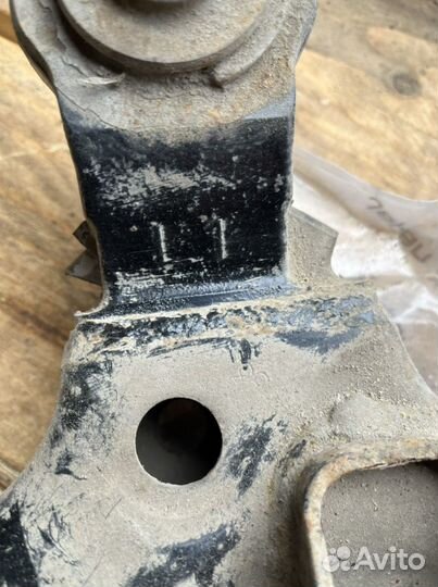 Рычаг левый от Тойота Хайлакс