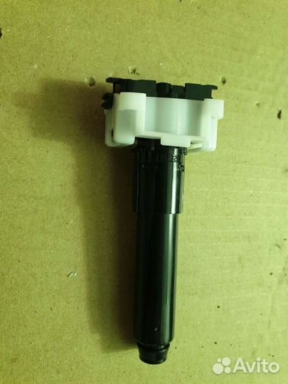 Lexus RX 3 форсунка омывателя фар левая