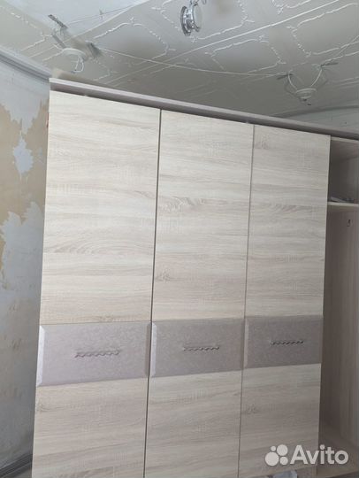 Шкаф распашной