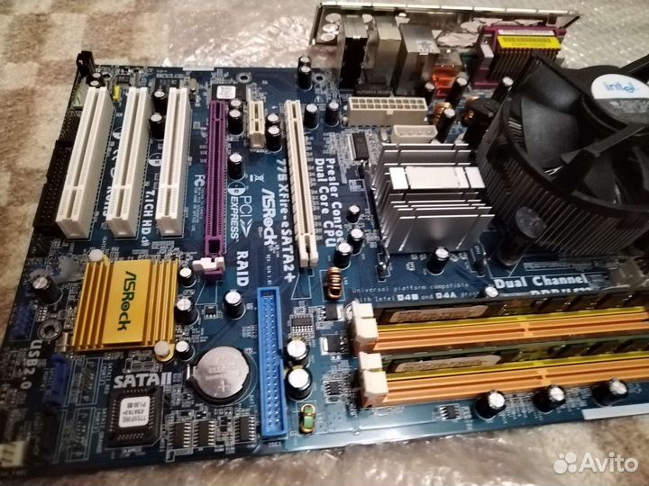 Материнская плата с процессором и памятью