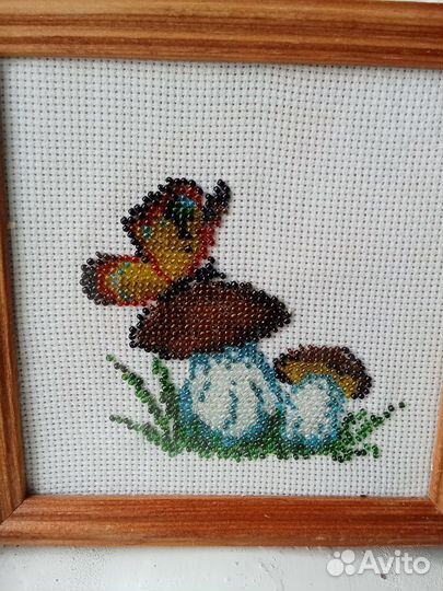 Бабочка и грибы. Вышивка бисером