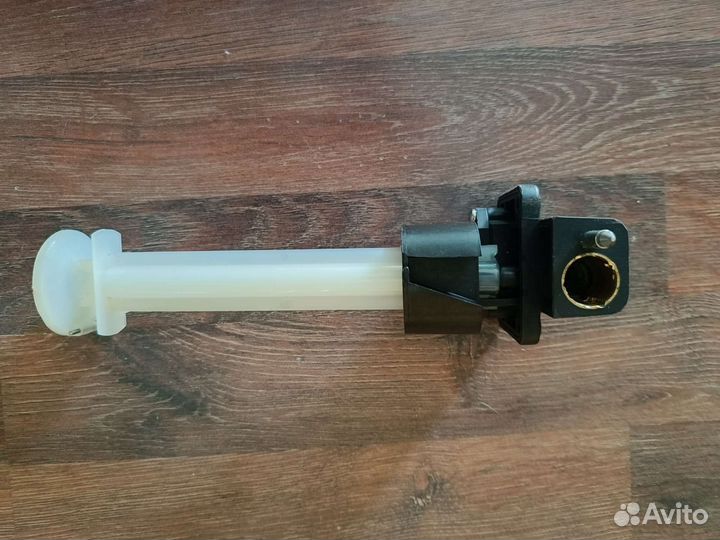 Коннектор для топливного бака с индикатором