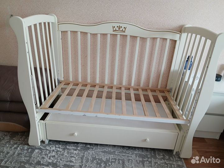 Кроватка детская деревянная