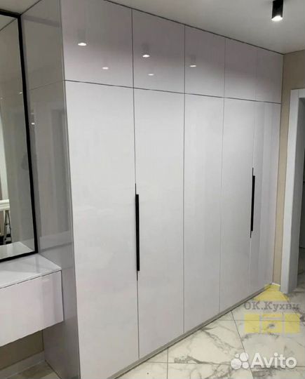 Шкаф двухстворчатый