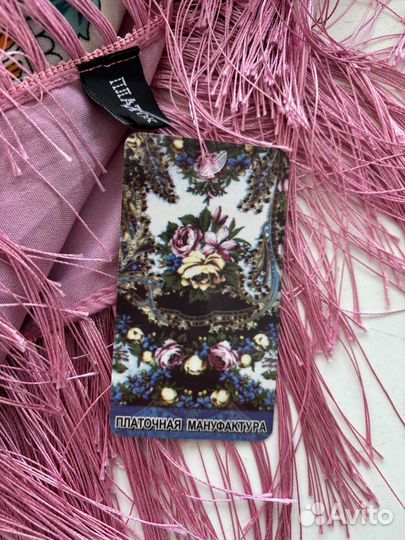 Платок с павлопосадским рисунком