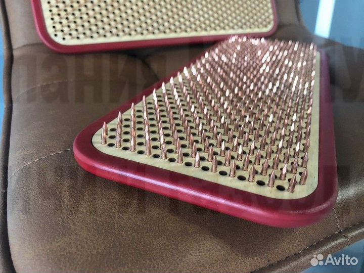 Доска садху с медными гвоздями и гравировкой