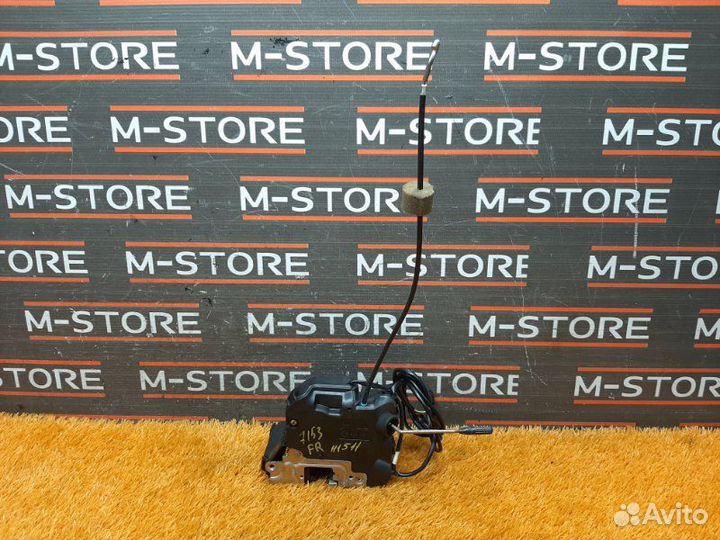 Замок двери передний правый Mercedes-Benz C-Class