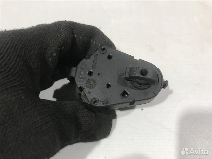 Моторчик заслонки печки BMW 7-серия E65/E66