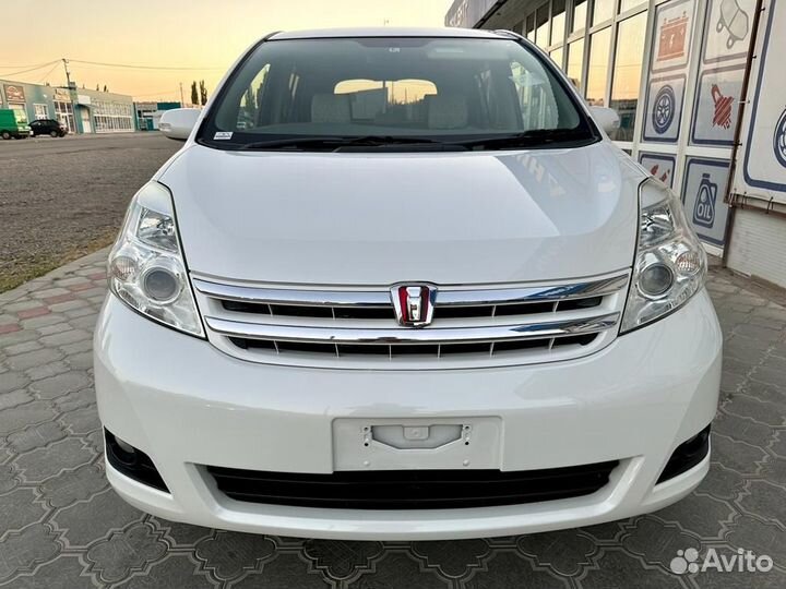 Toyota Isis 1.8 CVT, 2010, 111 000 км