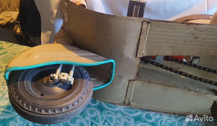 Детский, педальный мотороллер