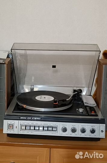 Проигрыватель пластинок Вега 109 Стерео