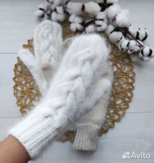 Варежки, манишка, капор, шапка