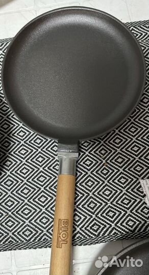Блинная чугунная сковорода 22 см Biol