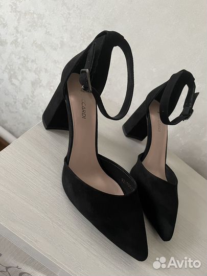 Туфли на каблуке