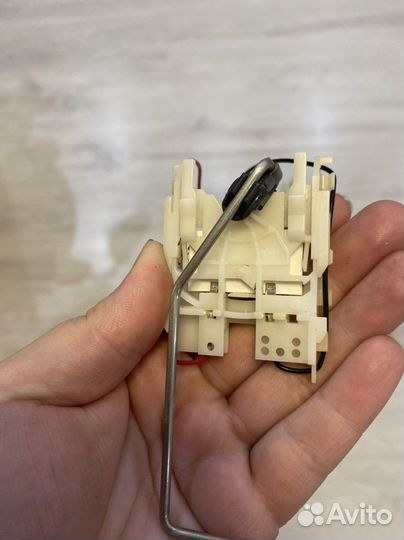 Датчик уровня топлива Opel Astra GTC 2013