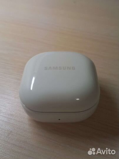 Кейс от наушников Galaxy Buds 2 белый