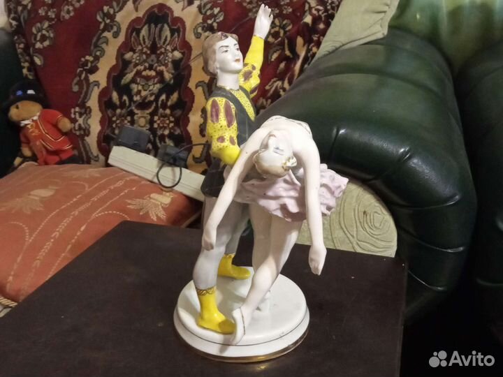 Форфоровая статуэтка Одаджио