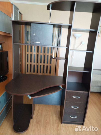 Компьютерный стол