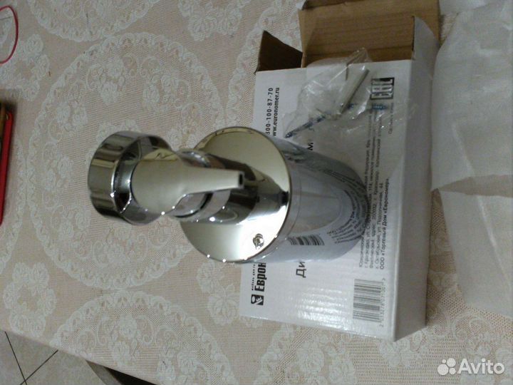 Дозатор жидкого мыла. (Диспенсер)