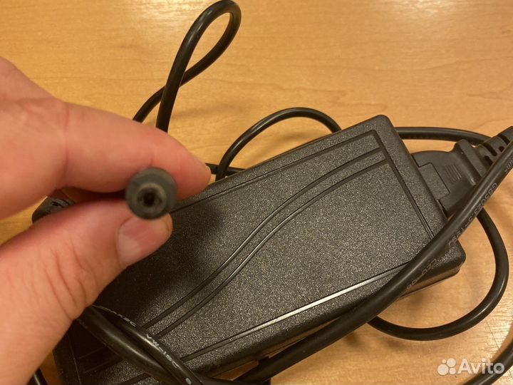 Продам блок питания (адаптер)