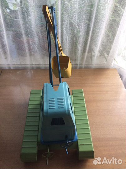 Игрушка металлический экскаватор сим 1981 СССР