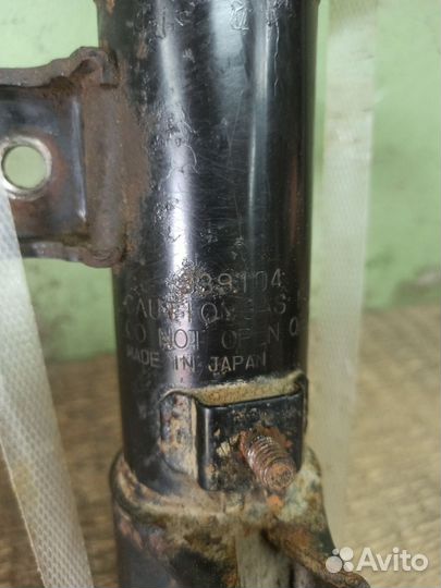 Передний правый амортизатор mitsubishi lancer x