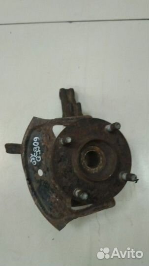 Кулак поворотный передний левый